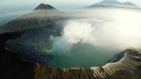 航拍山坑4K实拍视频_视频素材下载_MP4格式_2293X1294像素-山岭,山脉,通用-作品编号:2025011618556399-志设-zs9.com